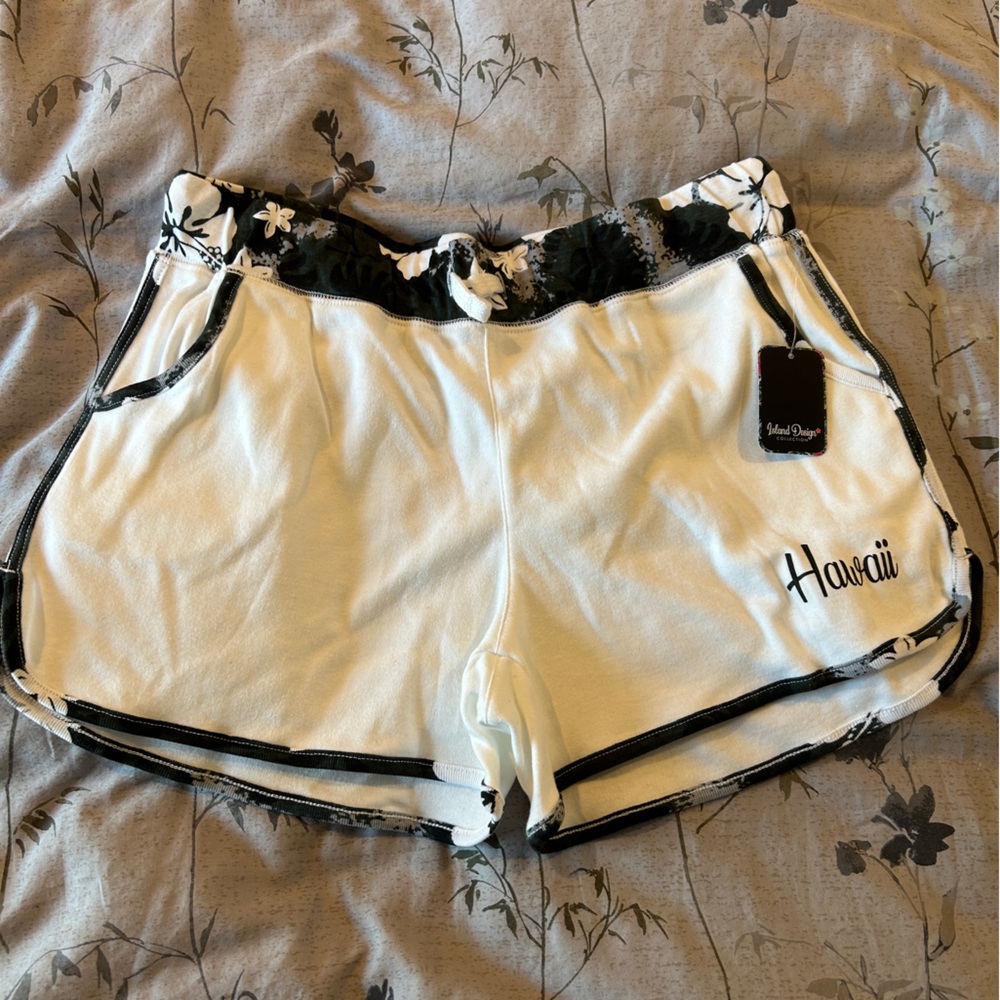 Hawaii shorts - size large - from Maui